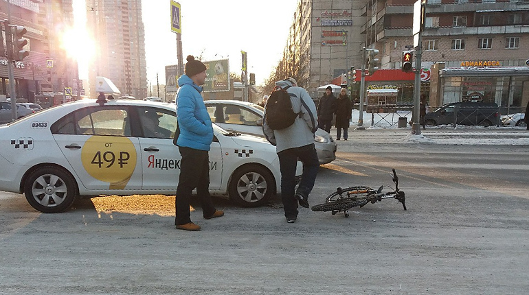 Такси сбило велосипедиста у "Международной"