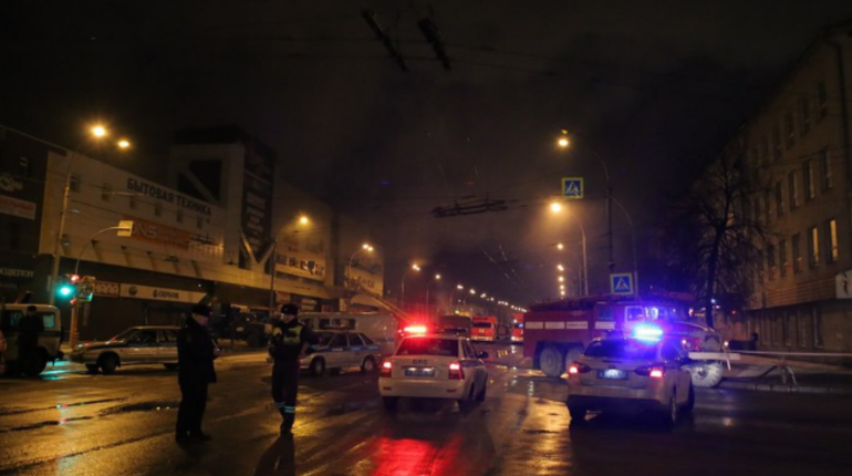Свидетели: в Кемерове пожарные потушили возгорание в ТРЦ «Зимняя вишня»