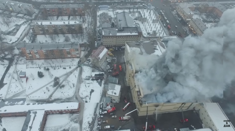 Очевидцы: охранники из кемеровского ТЦ не давали детям выйти из загоревшегося здания