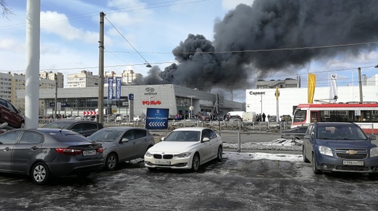Ущерб от пожара в автосалоне оценили в более 10 млн рублей