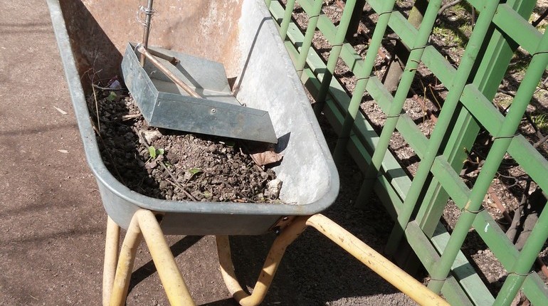 Бондаренко призвал штрафовать подрядчиков за плохую уборку во дворах
