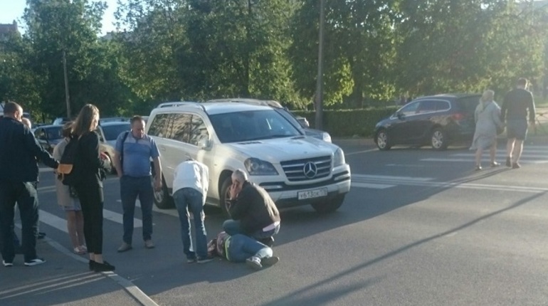 Где сбили. ДТП на бульваре Новаторов. На бульваре Победы сбили девушку. На Измайловском бульваре сбили девушку. Убийство на бульваре Новаторов СПБ.