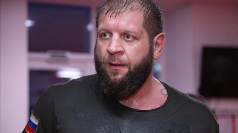 Александр Емельяненко попал в больницу после боя с Джонсоном