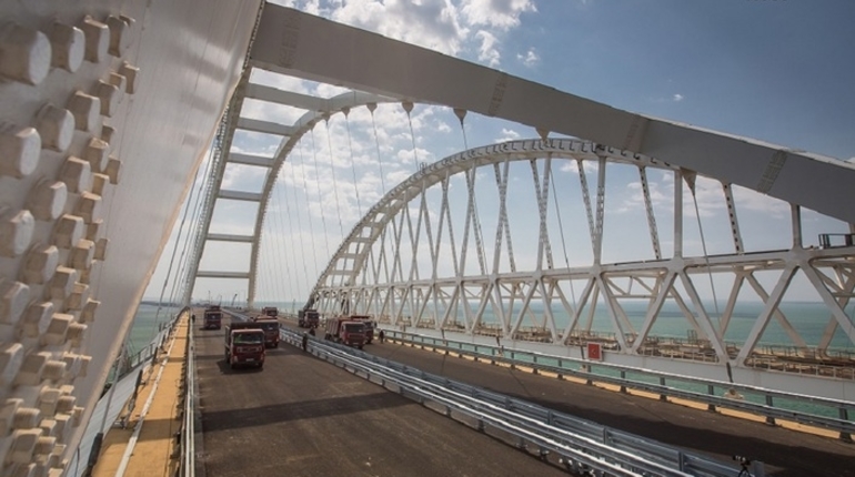 Путин наградит строителей Крымского моста медалями за 28 млн рублей