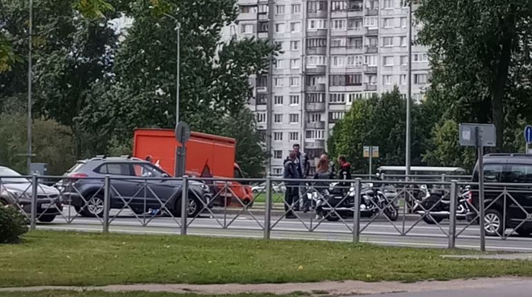 На Пулковском шоссе мотоциклист попал в аварию