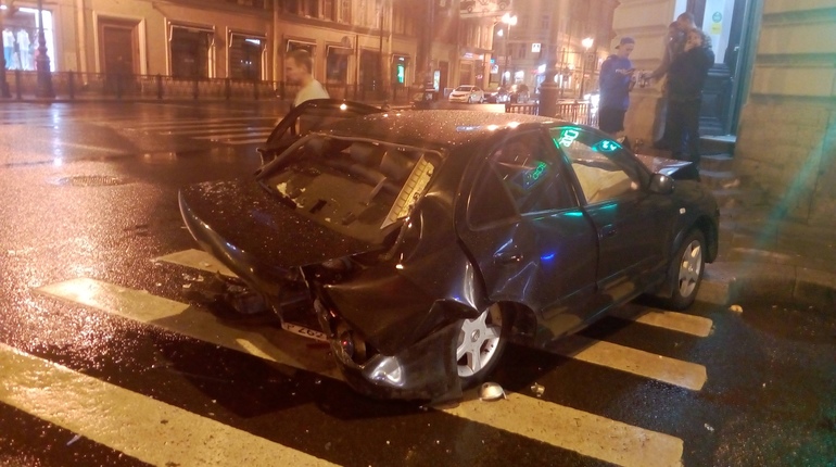 В центре Петербурга столкнулись пять машин