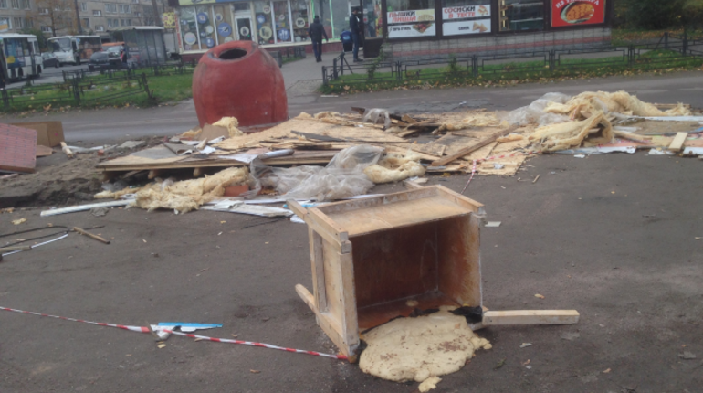 От шавермочной в Невском районе остался тандыр и куча мусора