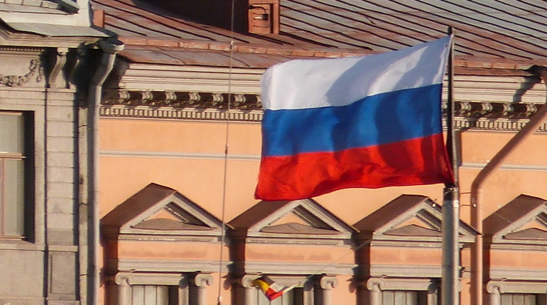 Петербуржцу грозит лишение свободы за испорченный Государственный флаг