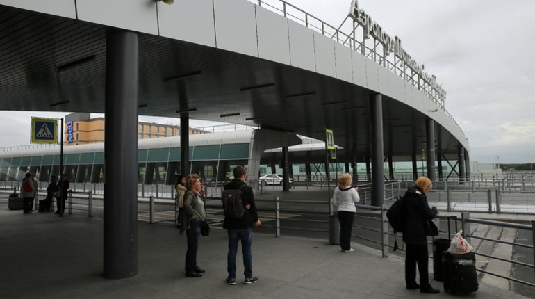 В Пулково изменились правила подъезда автомобилей к терминалу