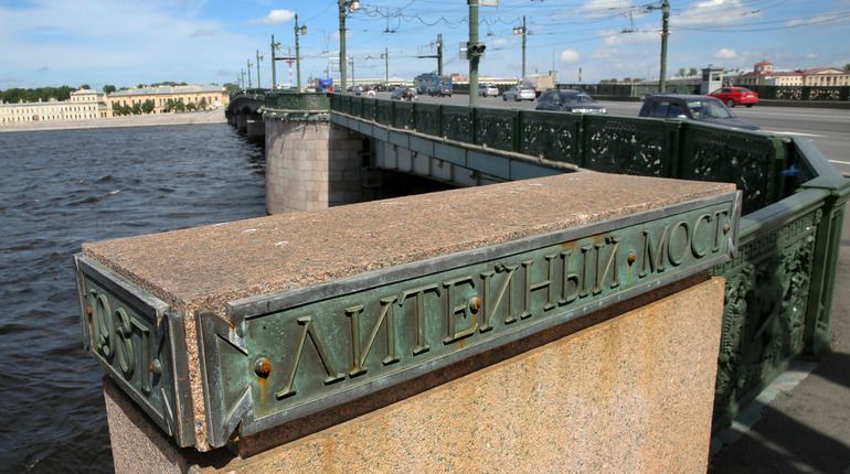 В ночь на четверг в Петербурге разведут Литейный мост