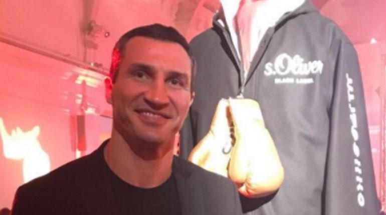 Халат Владимира Кличко продан с аукциона за 215 тыс. долларов